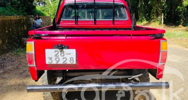 NISSAN DATSUN 1984