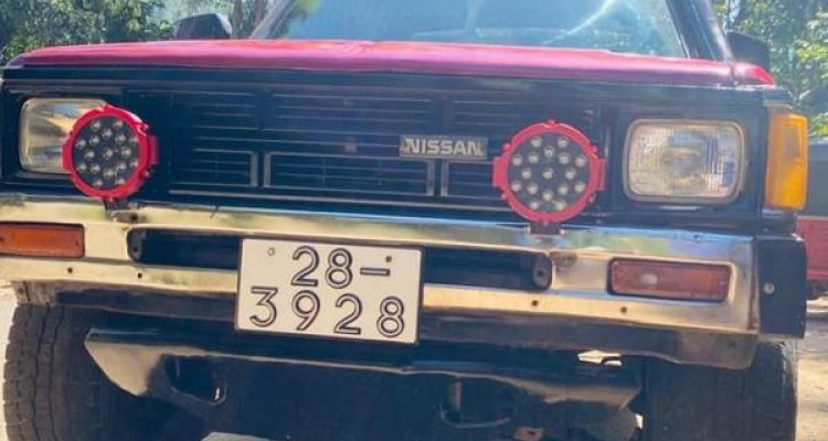 NISSAN DATSUN 1984