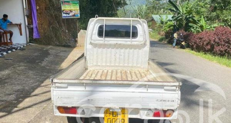 MITSUBISHI MINICAB 2003
