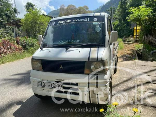 MITSUBISHI MINICAB 2003