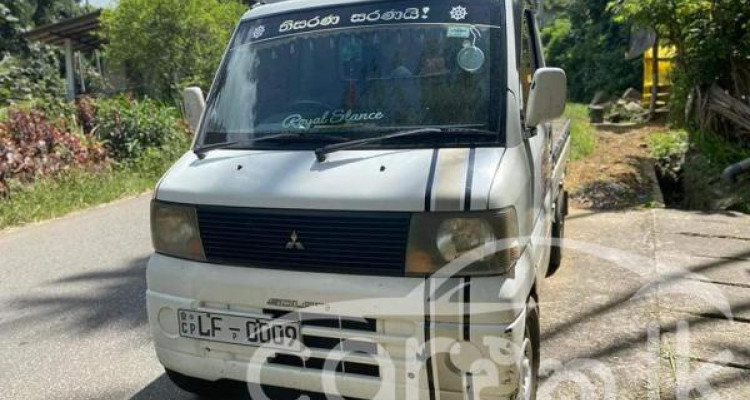 MITSUBISHI MINICAB 2003