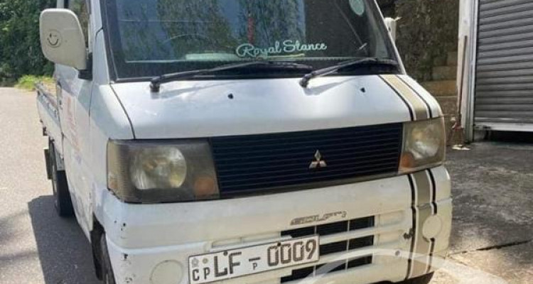 MITSUBISHI MINICAB 2003