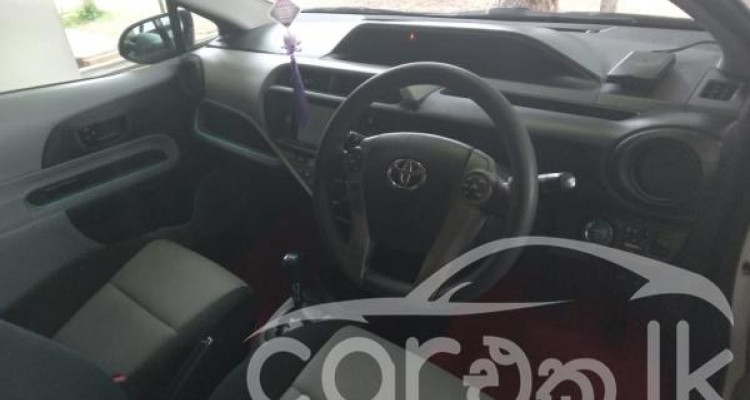 TOYOTA AQUA 2013