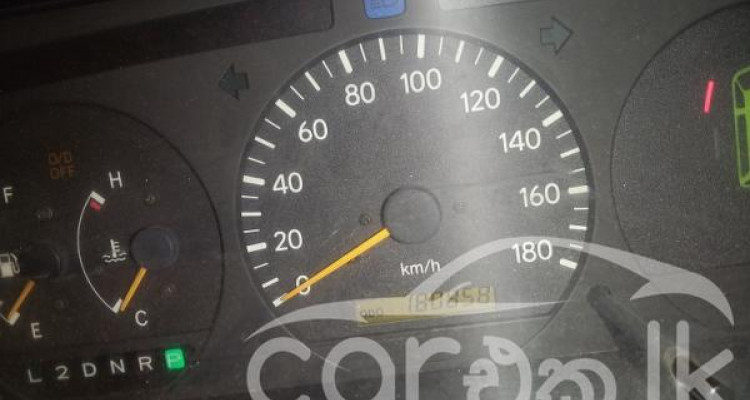 TOYOTA HIACE LH102 2002
