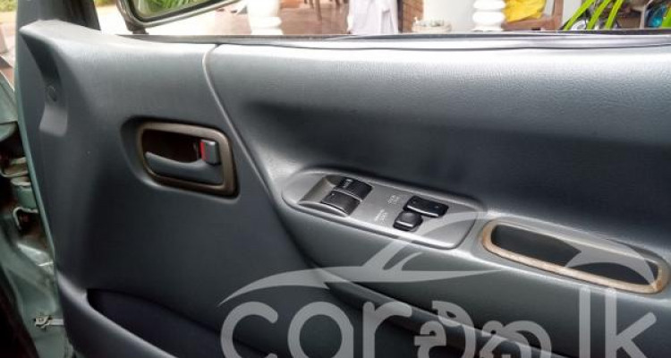 TOYOTA HIACE LH102 2002