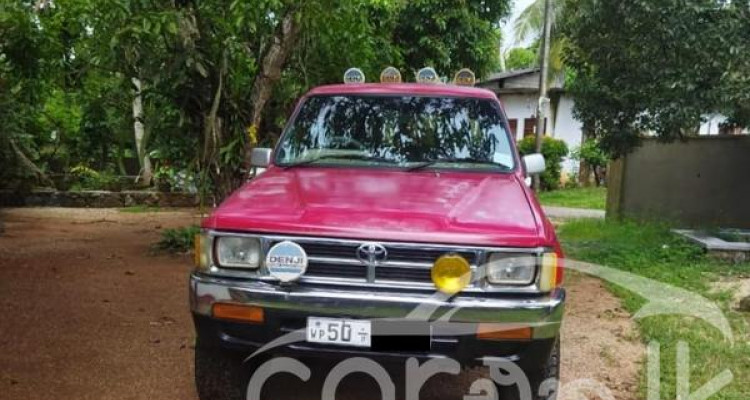 TOYOTA HILUX 1987