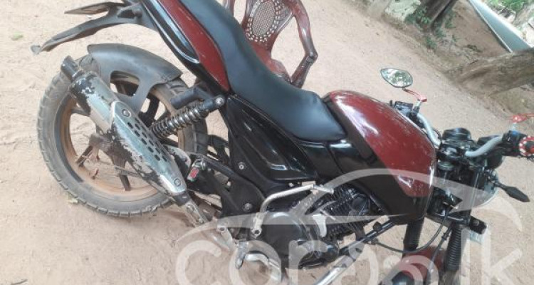 BAJAJ PULSAR 150 2005