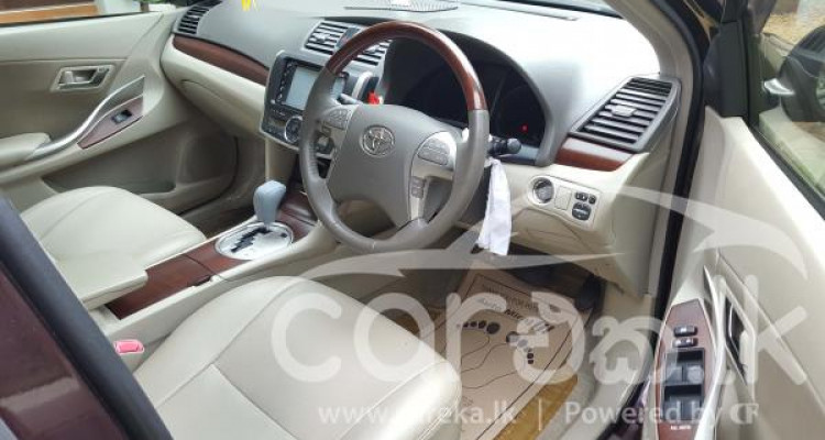 TOYOTA PREMIO 2011