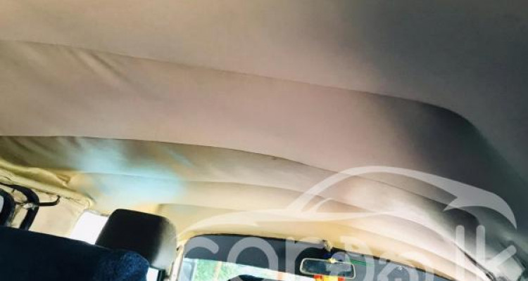 NISSAN CARAVAN 1985