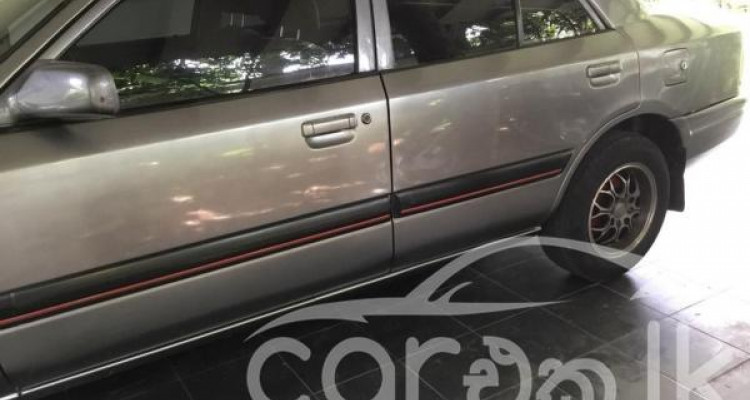 MAZDA FAMILIA 323 1990