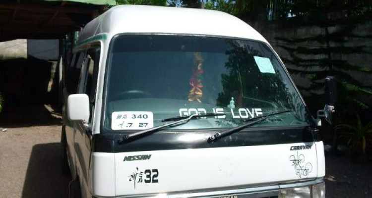 NISSAN CARAVAN 1980
