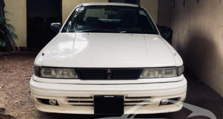 MITSUBISHI GALANT GLX 1989