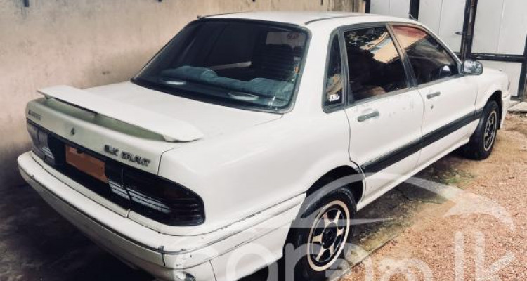 MITSUBISHI GALANT GLX 1989