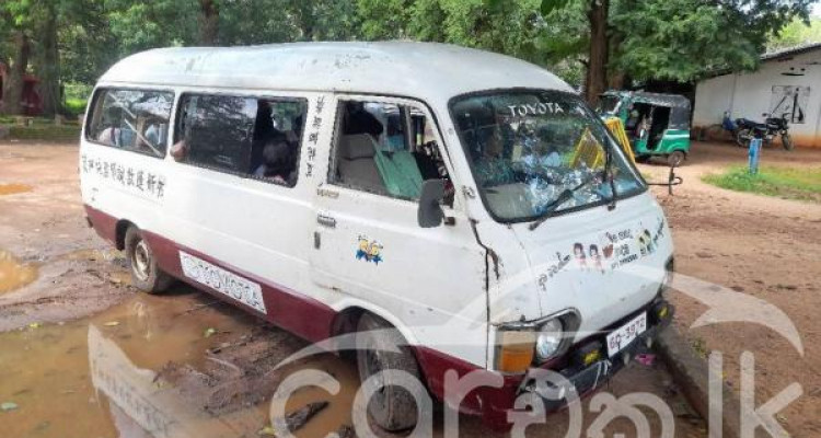 TOYOTA HIACE LH40 1981