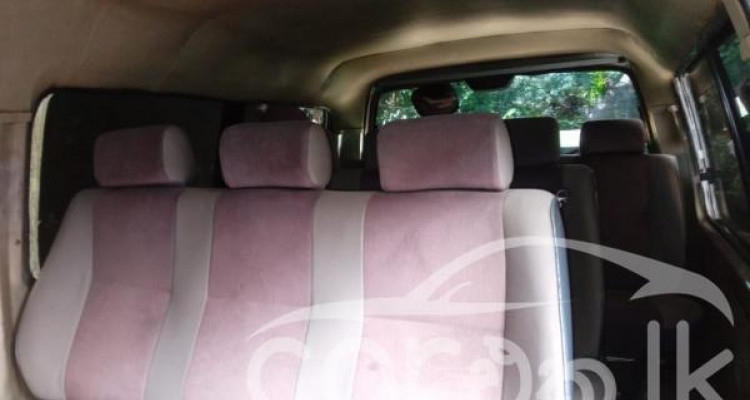 NISSAN CARAVAN 1990