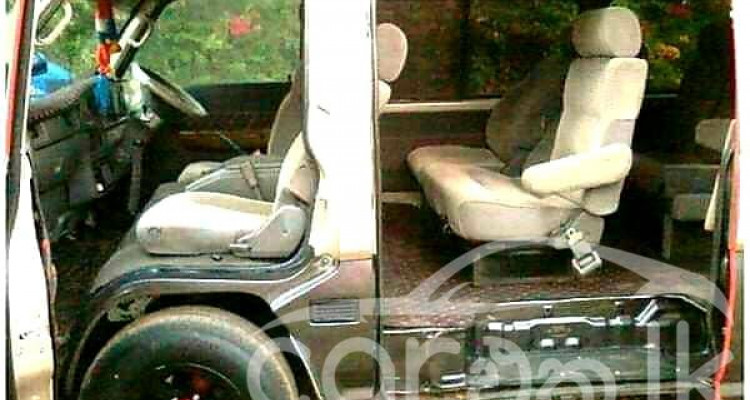 NISSAN CARAVAN 2002