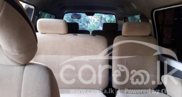 NISSAN CARAVAN 2001