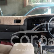 NISSAN CARAVAN 2001