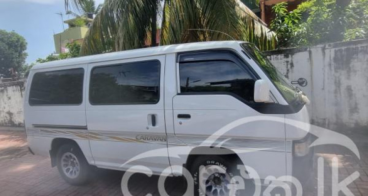 NISSAN CARAVAN 2001