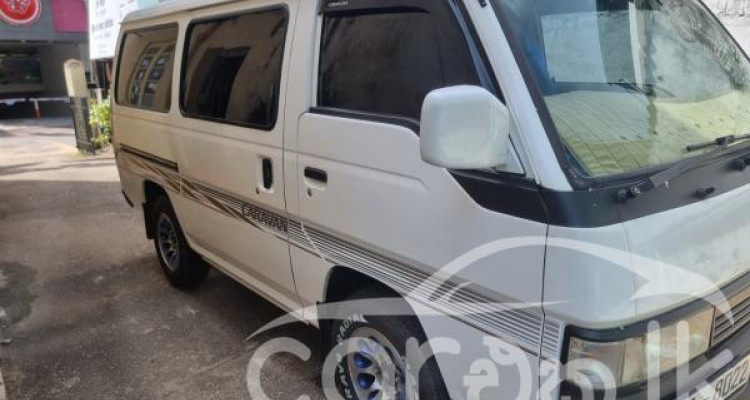 NISSAN CARAVAN 2001
