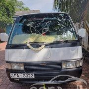 NISSAN CARAVAN 2001