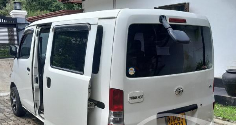 TOYOTA TOWNACE 2011