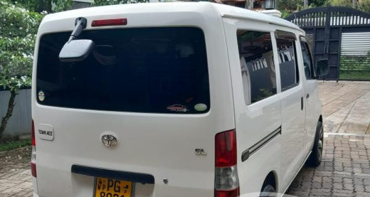 TOYOTA TOWNACE 2011