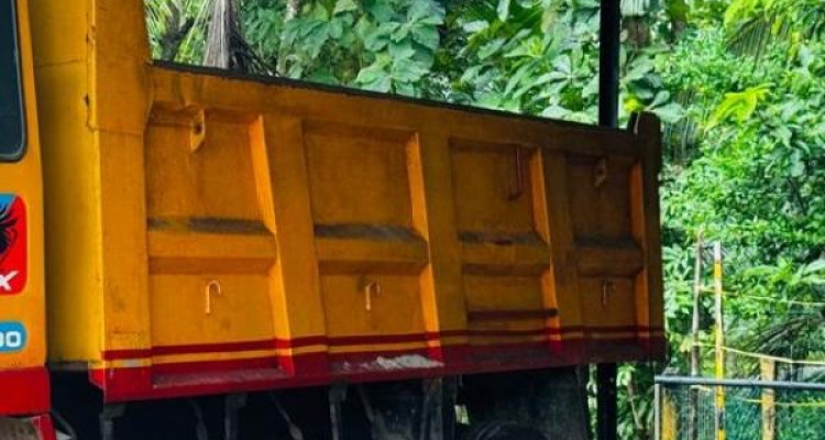 LANKA ASHOK LEYLAND COMET TIPPER 1613 2011