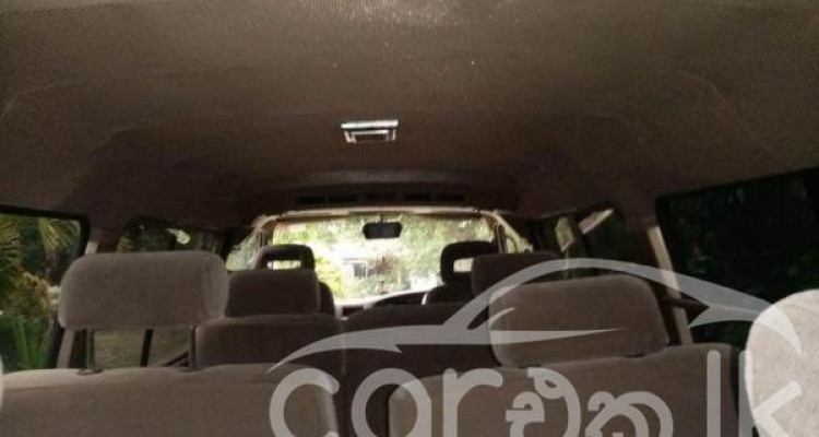 NISSAN CARAVAN 2001