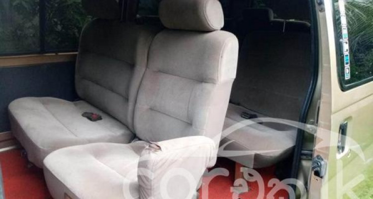 NISSAN CARAVAN 2001