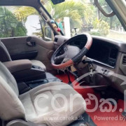 NISSAN CARAVAN 2001