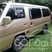 NISSAN CARAVAN 2001