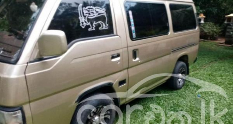 NISSAN CARAVAN 2001