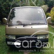 NISSAN CARAVAN 2001