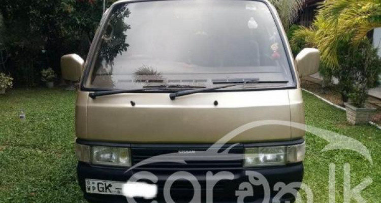 NISSAN CARAVAN 2001