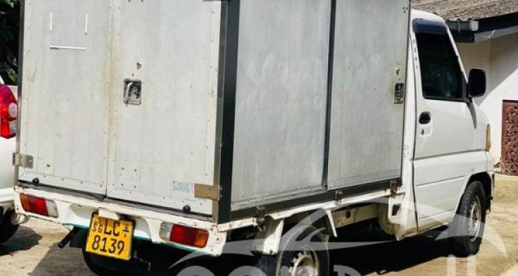 MITSUBISHI MINICAB 2002