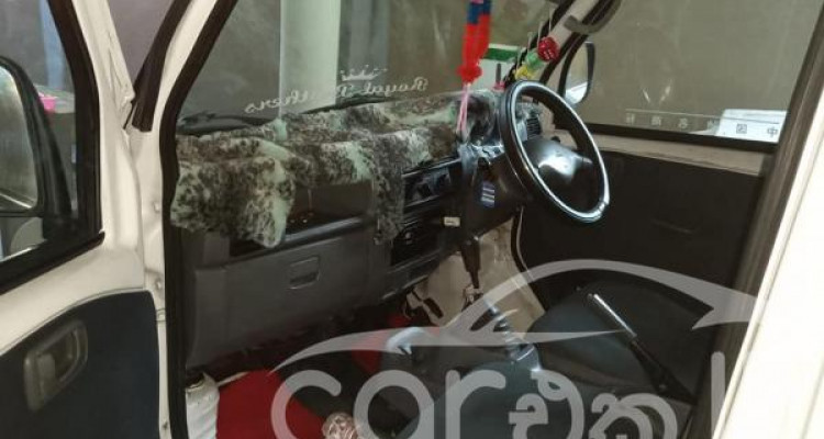 MITSUBISHI MINICAB 2003