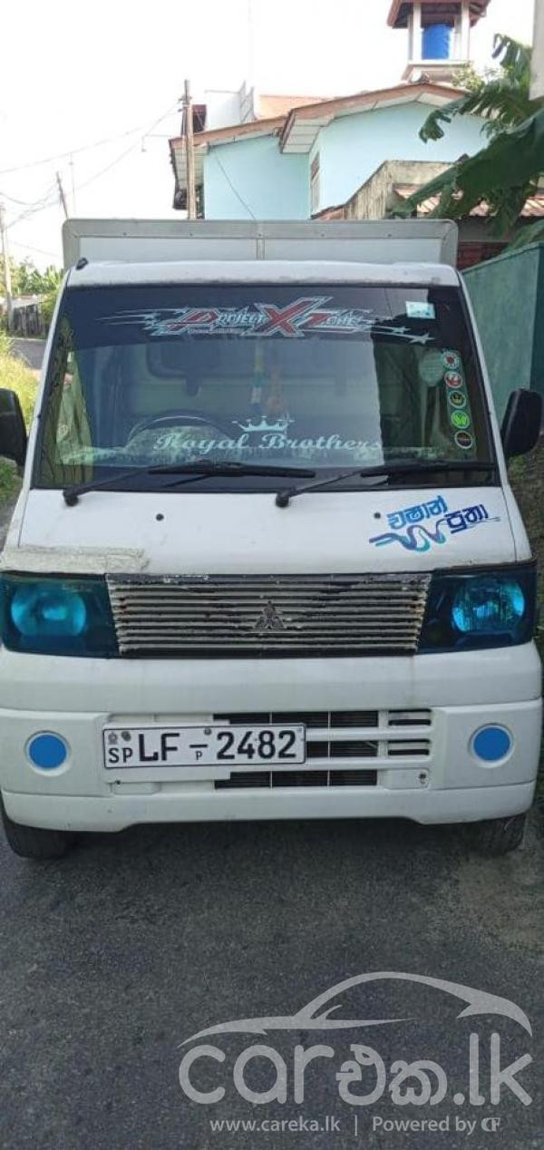 MITSUBISHI MINICAB 2003