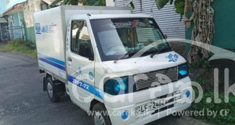 MITSUBISHI MINICAB 2003