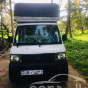 MITSUBISHI MINICAB 2002