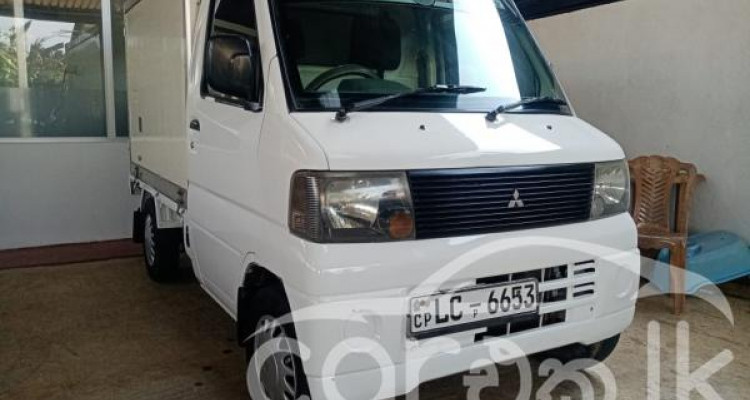 MITSUBISHI MINICAB 2003