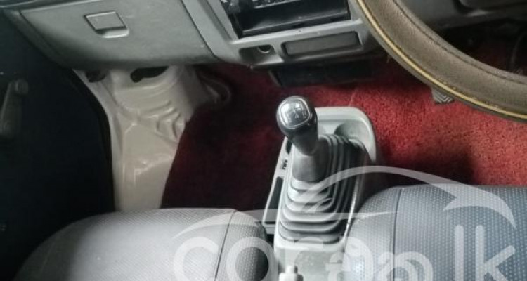 MITSUBISHI MINICAB 2003