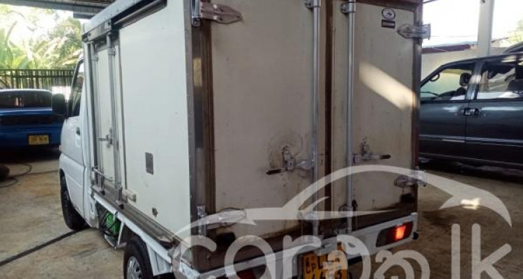 MITSUBISHI MINICAB 2003