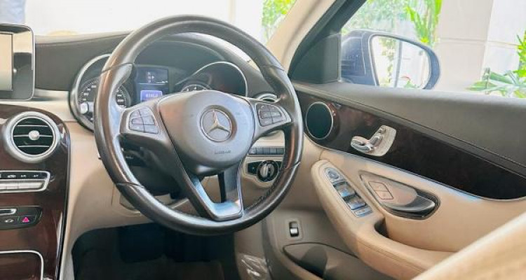 MERCEDES BENZ C300 2016