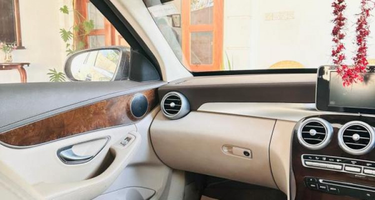 MERCEDES BENZ C300 2016