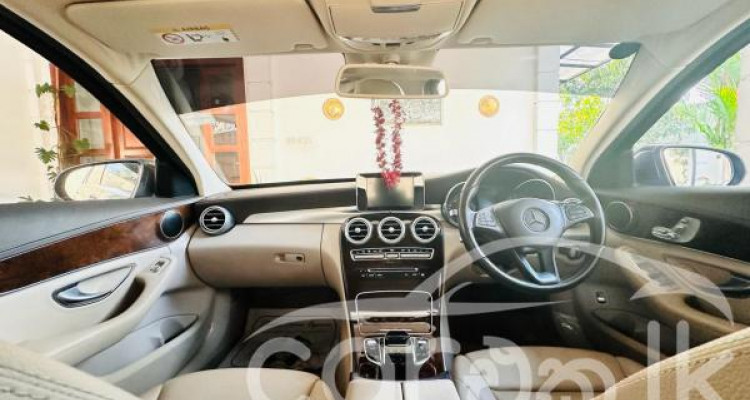 MERCEDES BENZ C300 2016