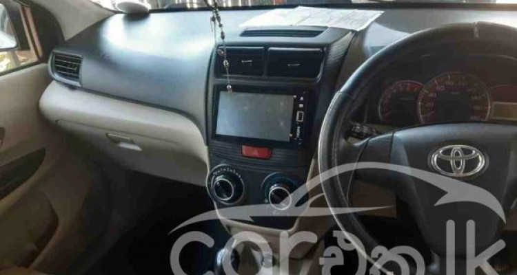 TOYOTA AVANZA 2012