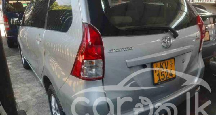 TOYOTA AVANZA 2012