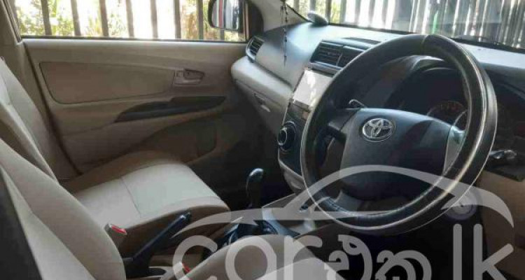 TOYOTA AVANZA 2012