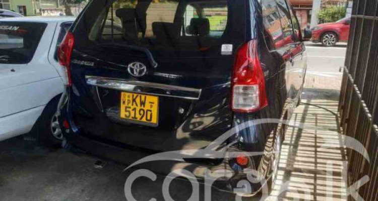 TOYOTA AVANZA 2012